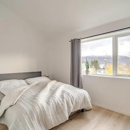 Staying 3 - New And Modern